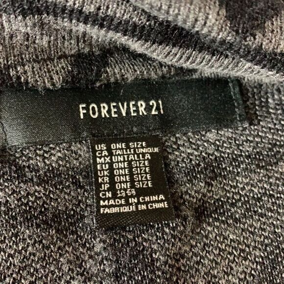 Forever 21 Gray & Black Aztec Tribal Print Sleeveless Cardigan One Size - Picture 5 of 9